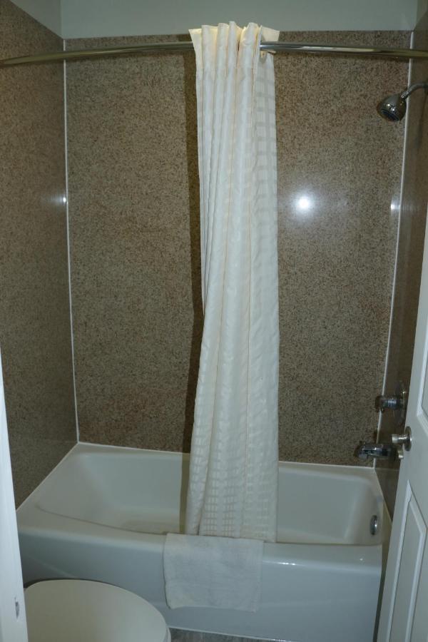 Deluxe Inn Motel Λέικ Τσαρλς Εξωτερικό φωτογραφία